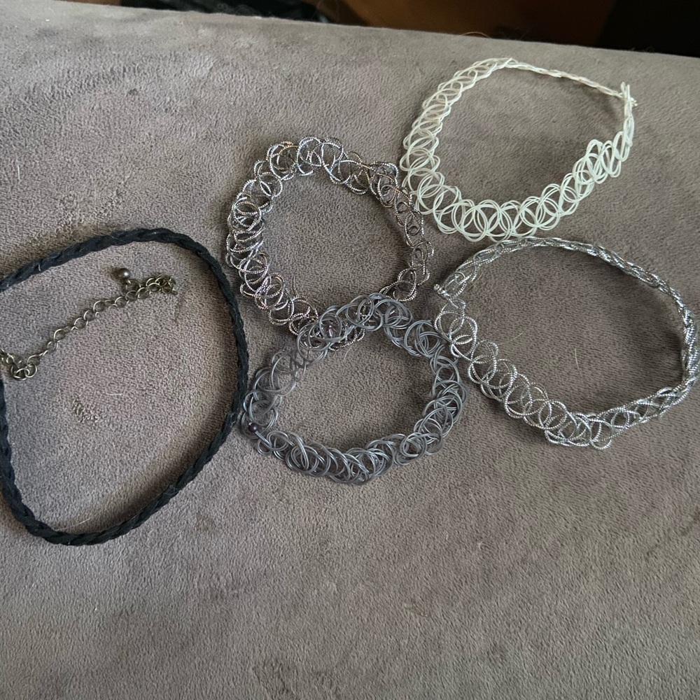 6 sets of chokers